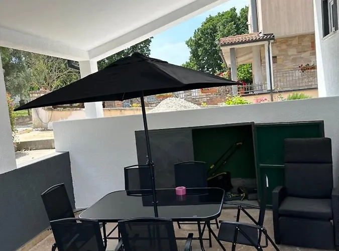 Apartment Stinjan *